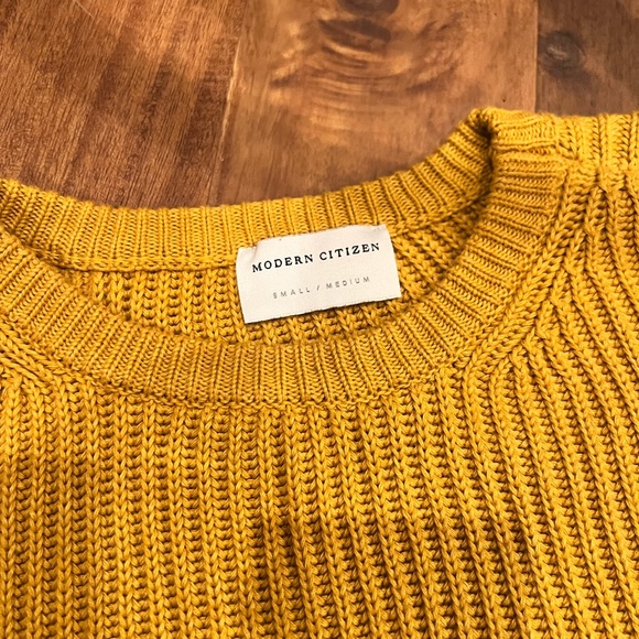 Really cute cropped modern citizen sweater!! Gorgeous color!! - Picture 5 of 8